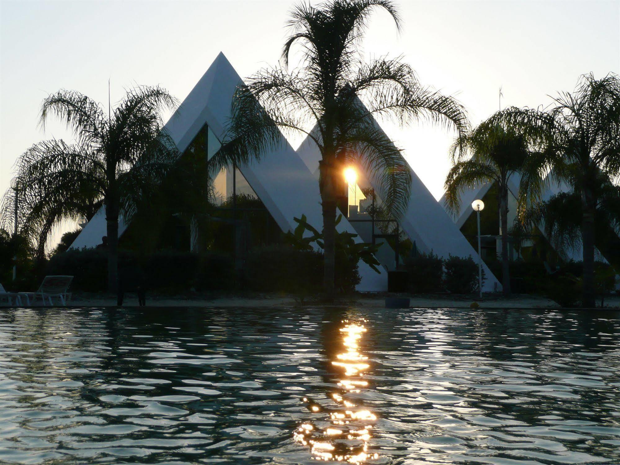 Hotel Pyramids In Florida Estero Exterior foto